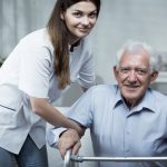 hastanede yatan hastaya bakici adana